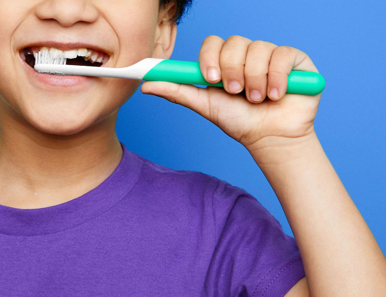 bambino-lava-i-denti