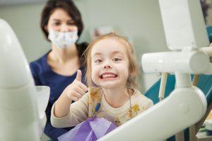 bambina dal dentista